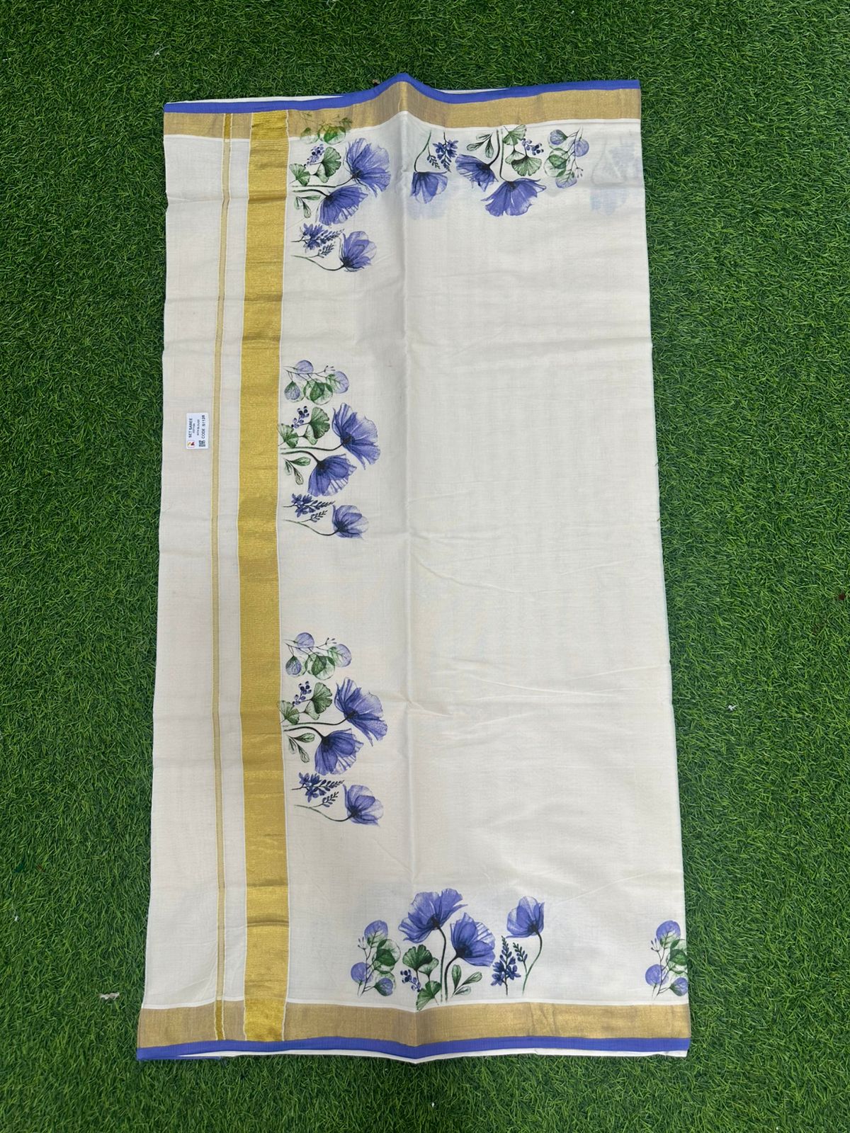 Floral print settu saree with piping