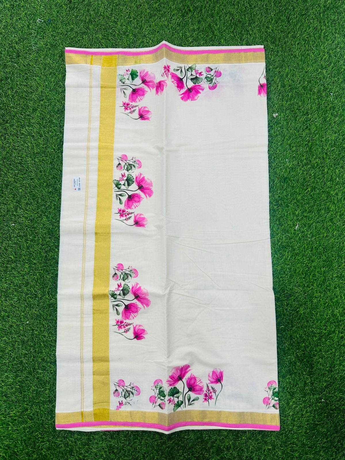 Floral print settu saree with piping