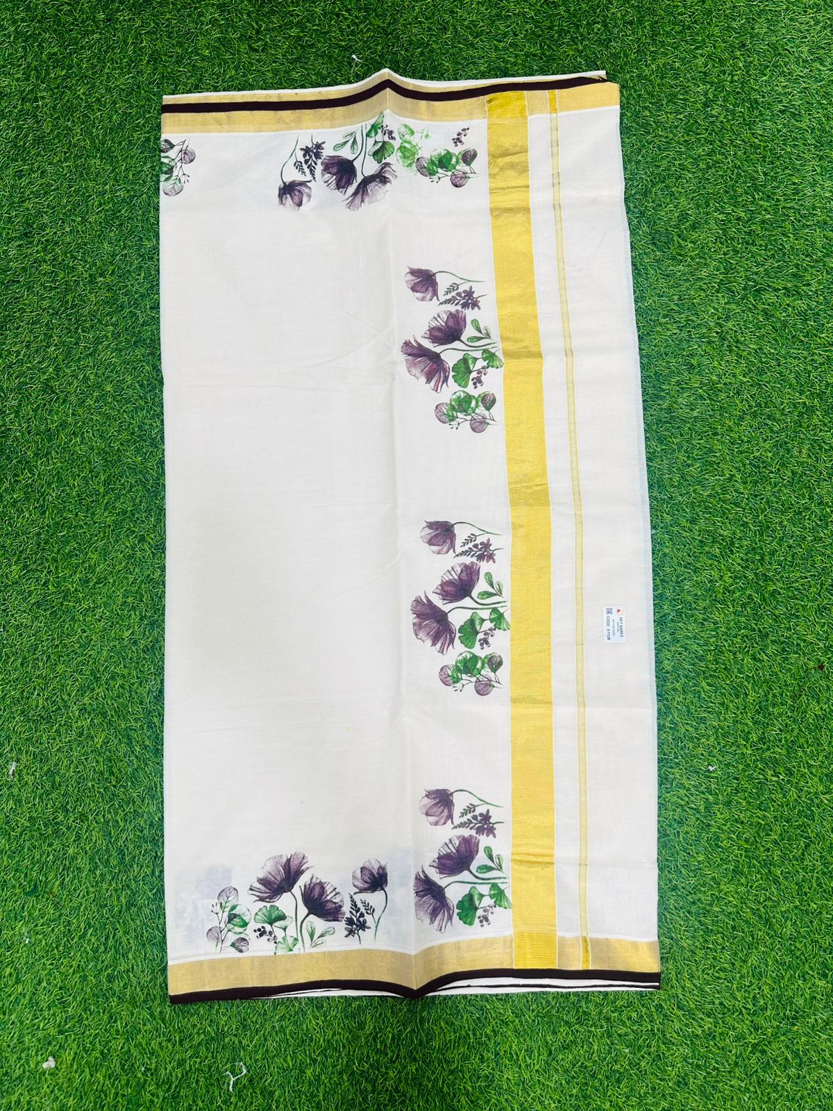 Floral print settu saree with piping