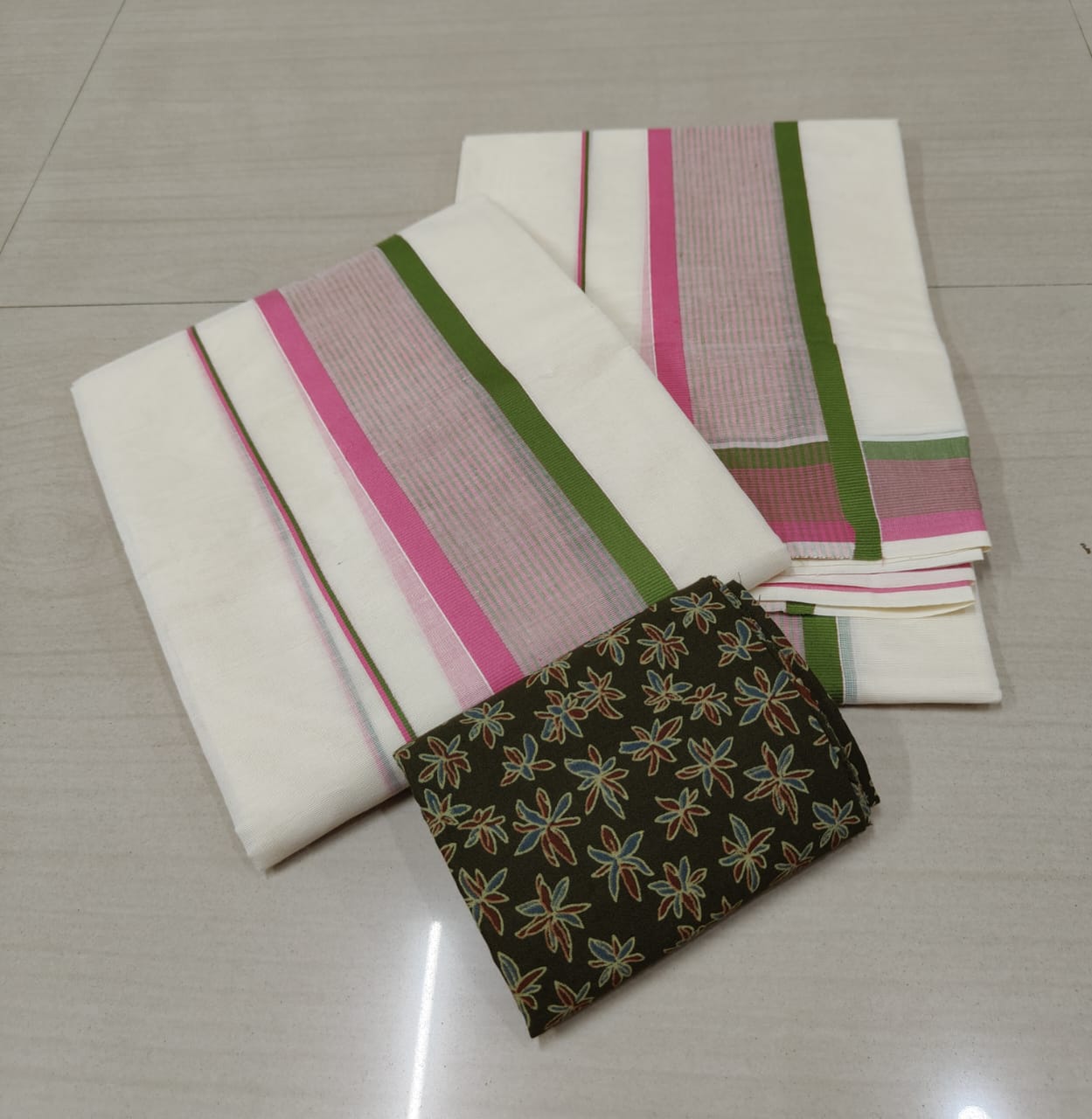 Cotton Settu mund with ajrak blouse piece